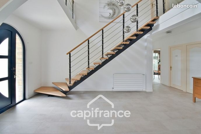 Maison 8 pièces 239 m²