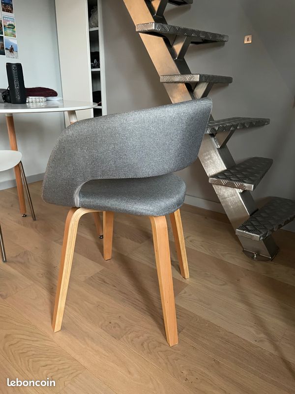 Chaise en tissu gris (image 2)