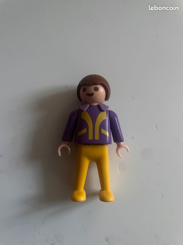 Playmobil 3688 Enfant Garçon au ski sport d'hiver luge vacances montagne vintage (image 1)