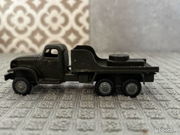 GMC Militaire bâché avec mitrailleuse | Vieille  Collections