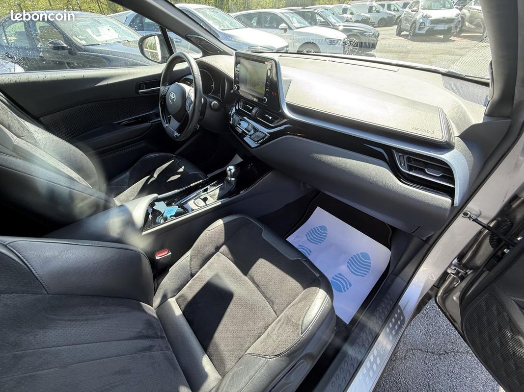 TOYOTA C-HR 2.0 Hybrid - BV e-CVT Collection GPS + CAMERA AR + CLIM (image 15)