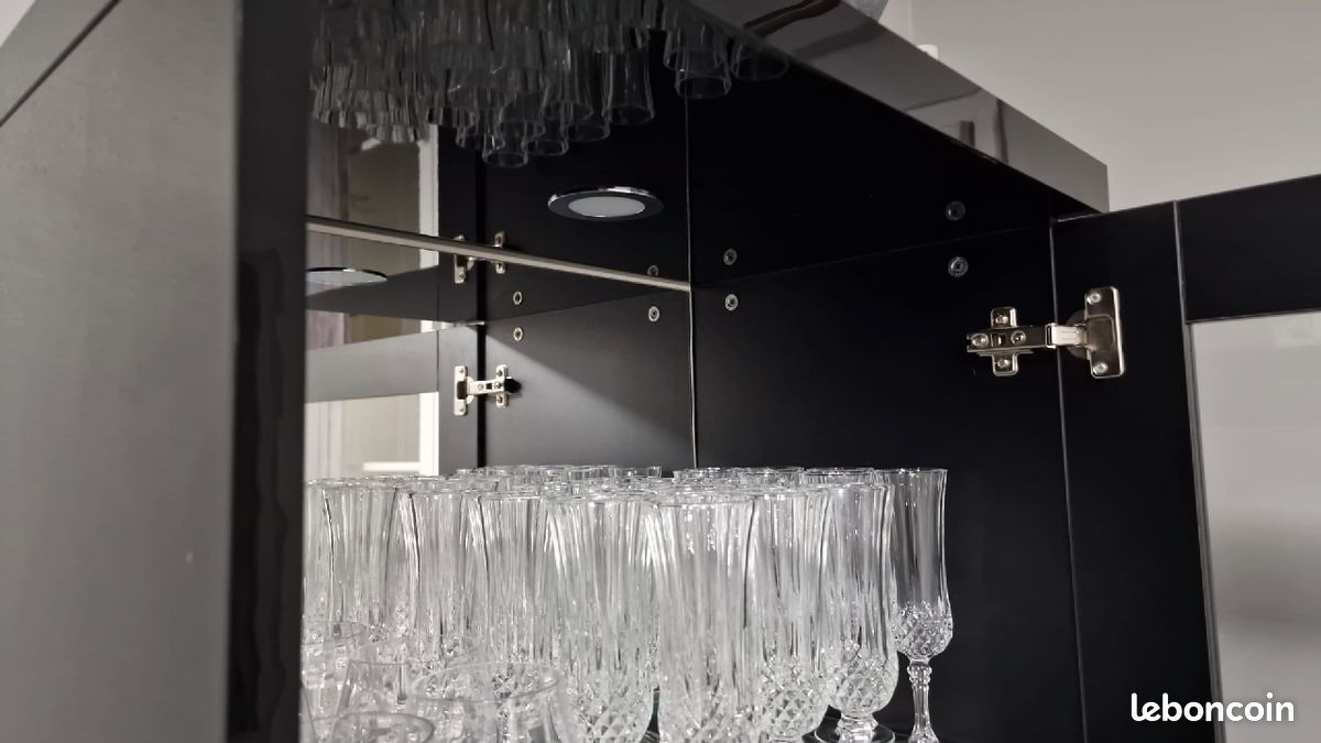 1 vitrine en noir laqué (possible 2 pour 200) (image 10)