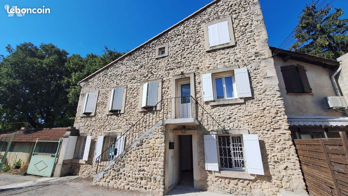 Immeuble 127 m² · à Eyguières · 127 m² · 262 500 €