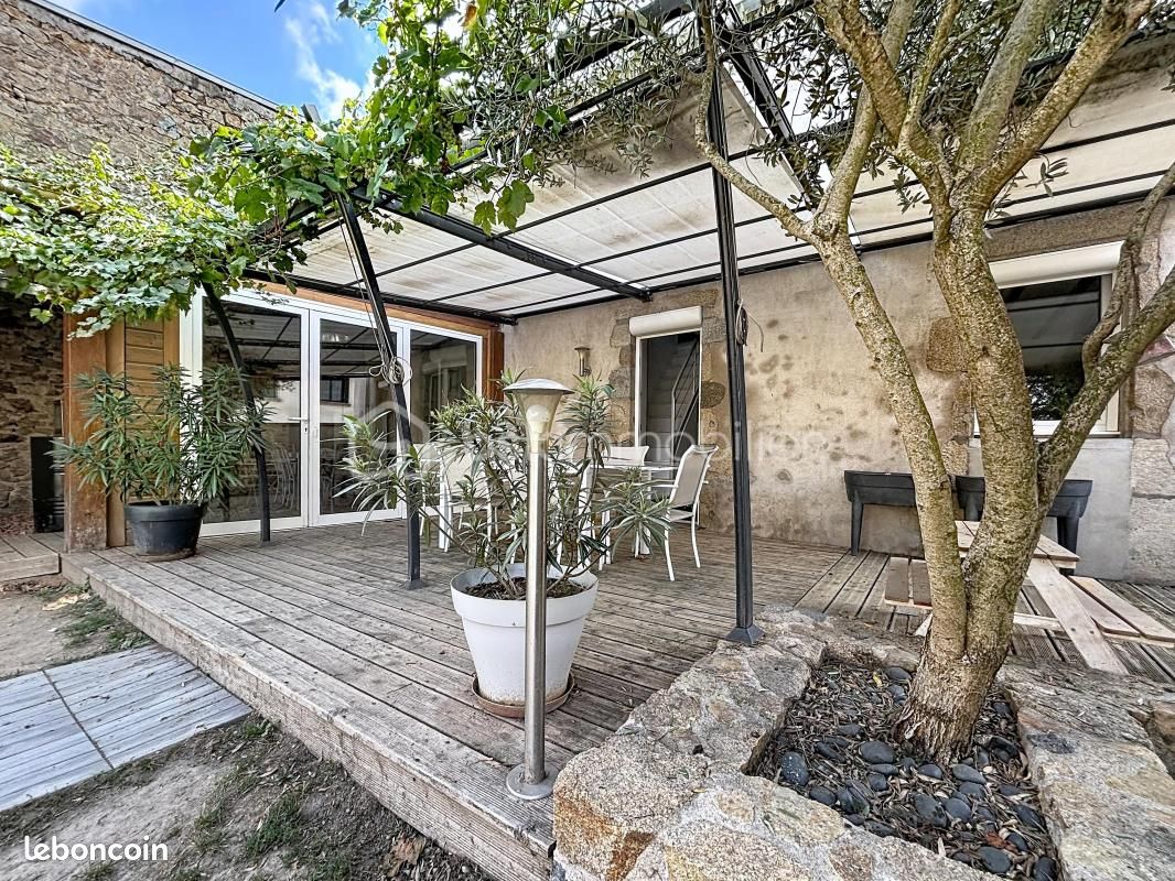 Maison 7 pièces 182 m² · à Bressuire · 182 m² · 219 000 €