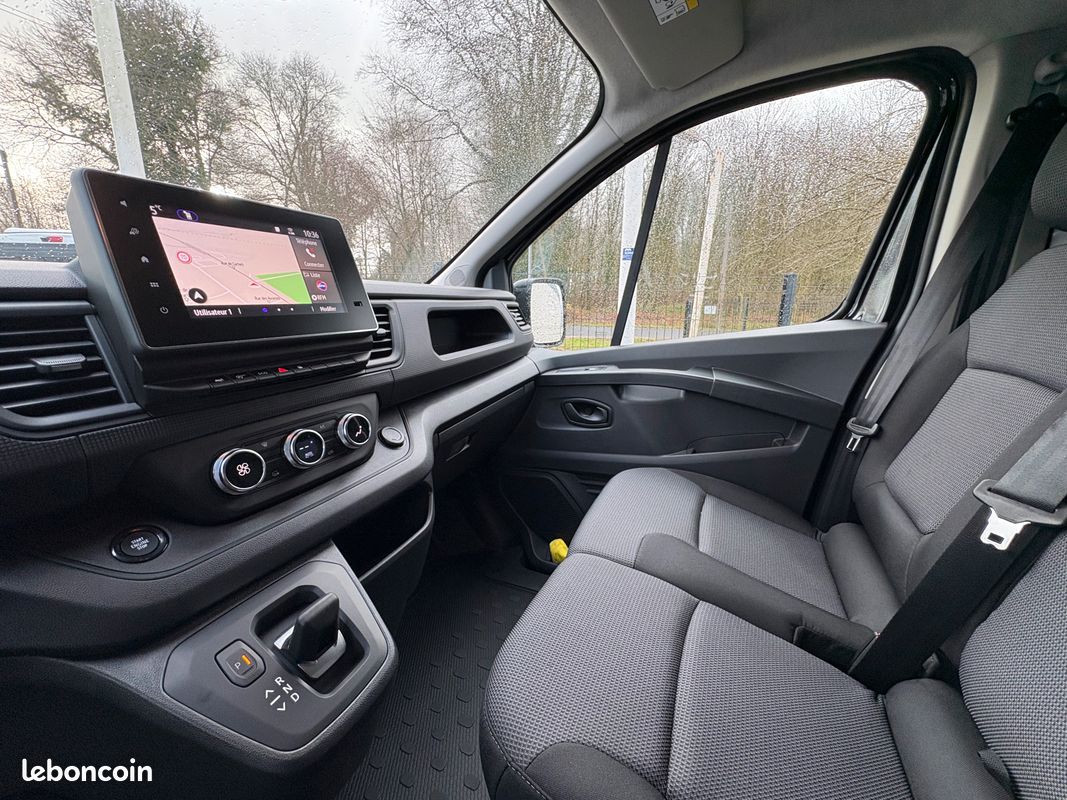 Renault TRAFIC Van L1H1 ADVANCE 3T blue dci 150ch AUTO 9 - KIT BOIS COMPLET COMPRIS - PRET A PARTIR (image 9)