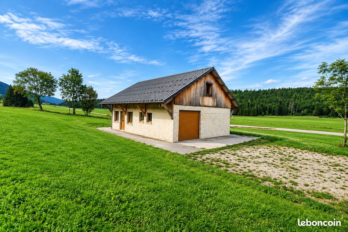 Maison 1 pièce 130 m² · à Chapelle-des-Bois · 130 m² · 219 350 €