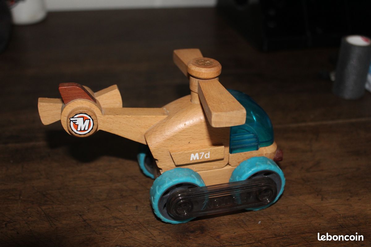 Hélicoptère en bois (image 1)