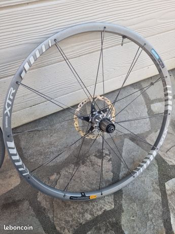 Paire De Roues Kastle 700C Shimano Deore LX (FH-M565 / HB-M563) - 7 Vitesses - Pneus Schwalbe - OCCASION