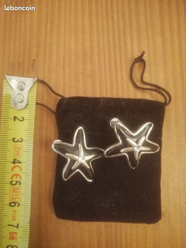 Boucles d oreilles Étoiles artisanales, en métal noir argente (image 1)