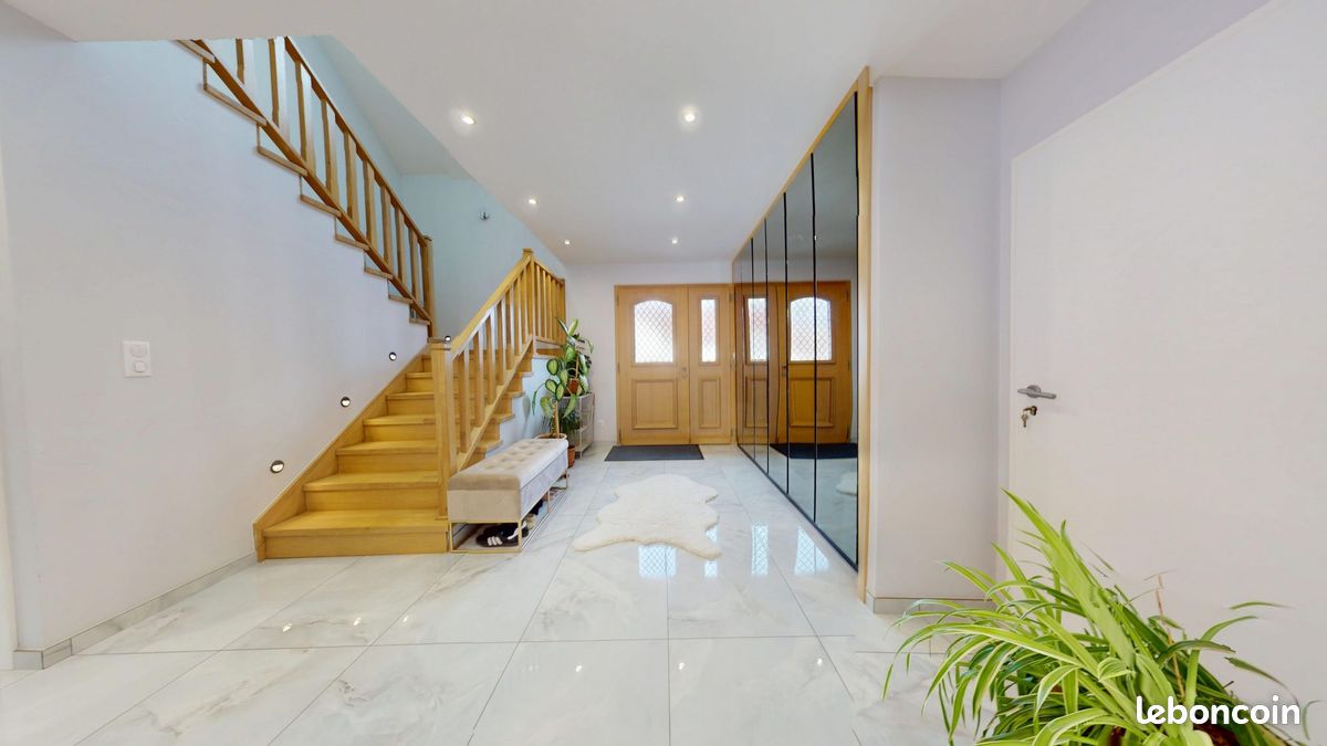 Maison 4 pièces 150 m² · à Villers-le-Lac · 150 m² · 540 750 €