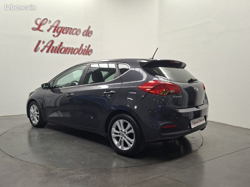 Kia CEE'D 1.6 crdi 128 ch Active Visio / Toit pano / Régulateur / Radar / 1ère main / (image 6)