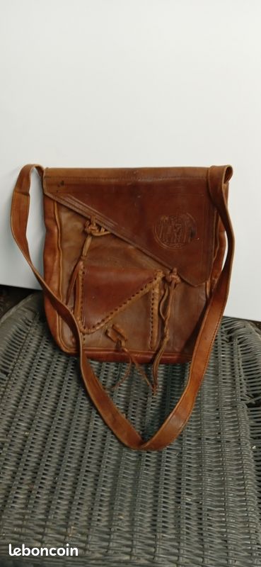 Vend SAC EN BANDOULIÈRE AFRICAIN EN CUIR VINTAGE (image 1)