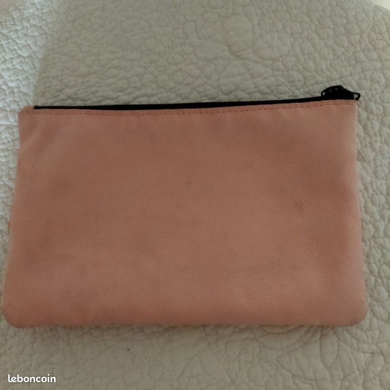 Trousse ou pochette « HELLO PANDA » (image 2)