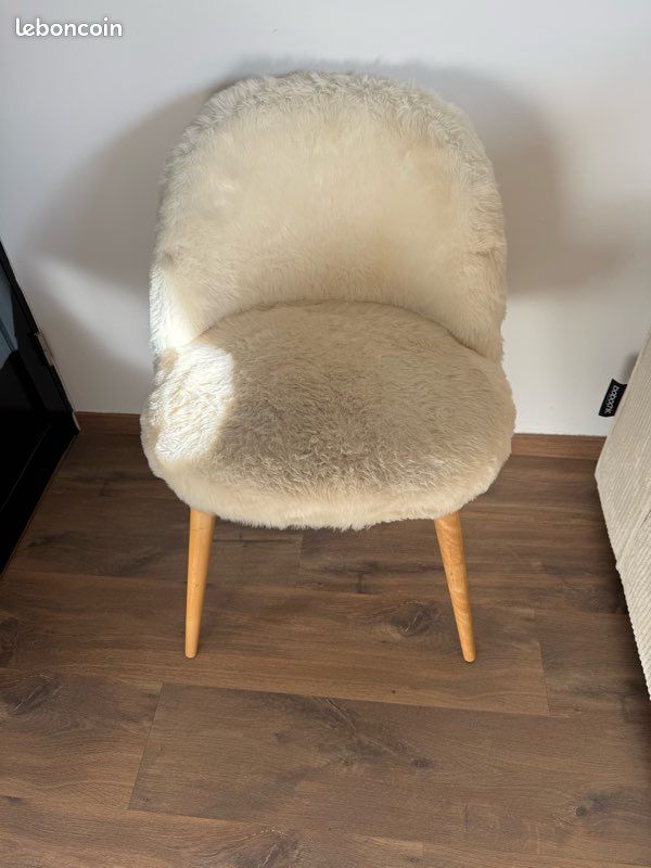 Chaise Maison du Monde blanche effet mouton / bouclette – Style cocooning (image 3)