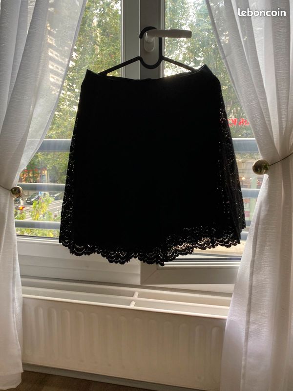 Belle jupe en dentelle noir (image 4)