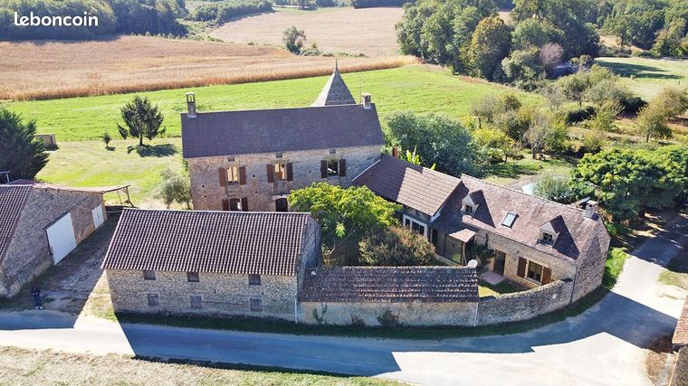 Maison 13 pièces 330 m²