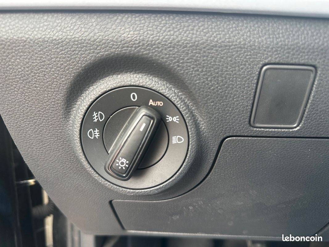 Seat Arona 1.0 TSI 115 BVM 6 STYLE EDITION SPECIAL PHASE 2 BI-TON NOIR METAL TOIT BLANC (image 20)