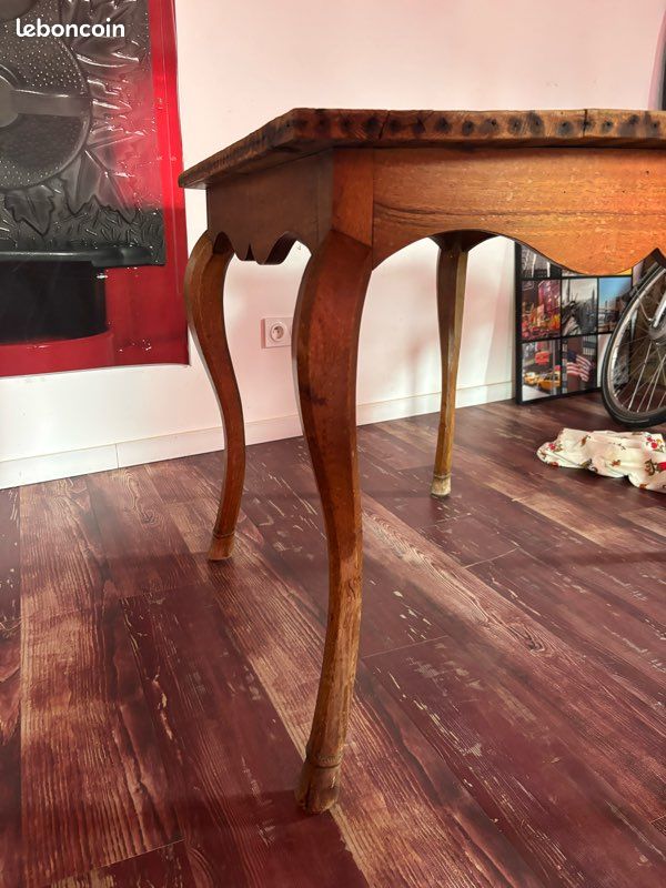 Table (image 3)
