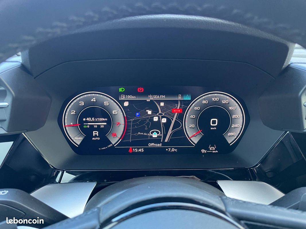 AUDI A3 Berline 35 TFSI Mild Hybrid 150 S tronic 7 Design Luxe (image 23)