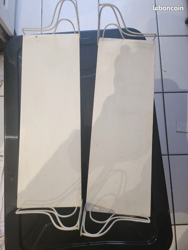 Deux étagères blanches (image 1)