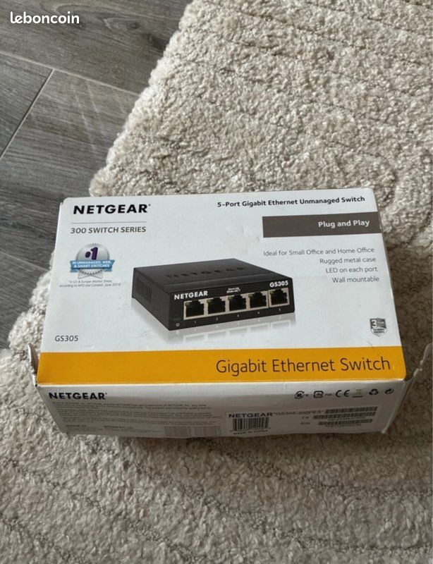 Gigabit ethernet switch (image 1)