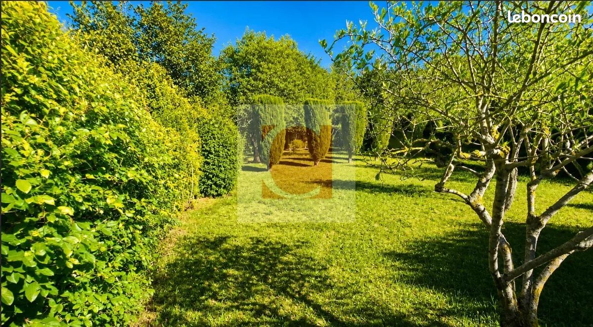 Terrain 813 m² · à Levens · 813 m² · 285 000 €