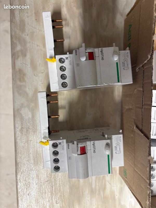 Lot de disjoncteur 16A et 10A + inter diff 40 A (image 3)