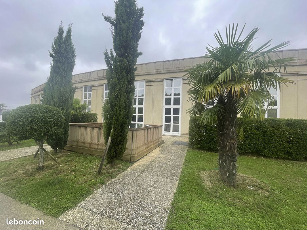 Appartement 1 pièce 21 m² · à Voisins-le-Bretonneux · 21 m² · 550 €/mois