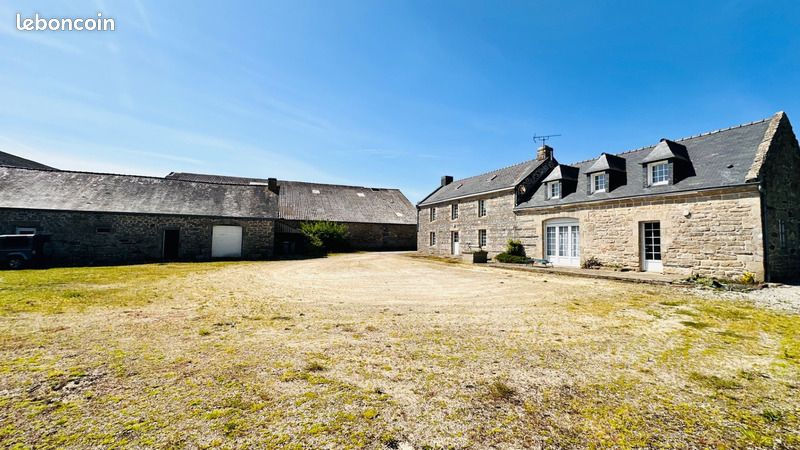Maison 10 pièces 200 m² · à Cast · 200 m² · 520 000 €