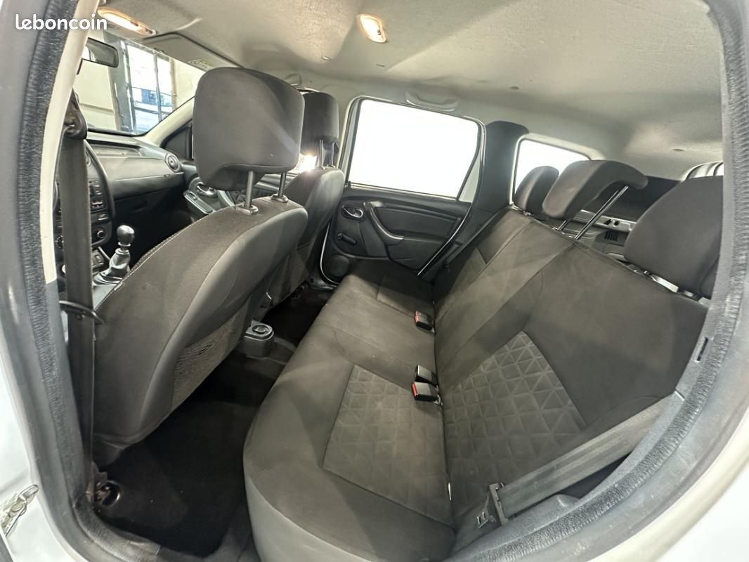 Dacia Duster 1.5 dCi 110 4x4 Lauréate +ATTELAGE (image 16)
