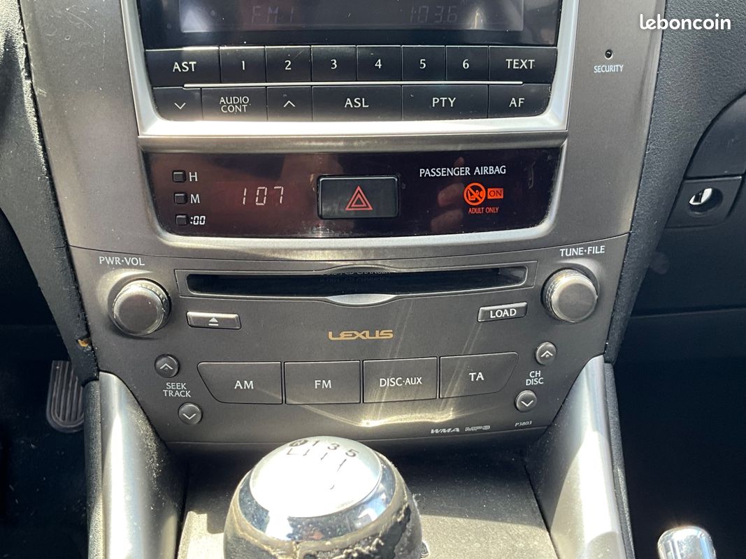 Lexus is 2.2 220d 175ch finition executive / regulateur / suivi (image 18)