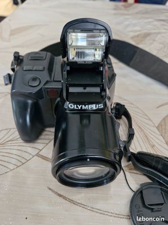 APPAREIL PHOTO-OLYMPUS IS-1000 ARGENTIQUE 1990-ZOOM 35-135mm-COMPACT