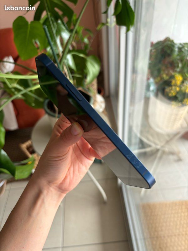IPhone 12 64 Go Bleu – Excellent état (image 3)