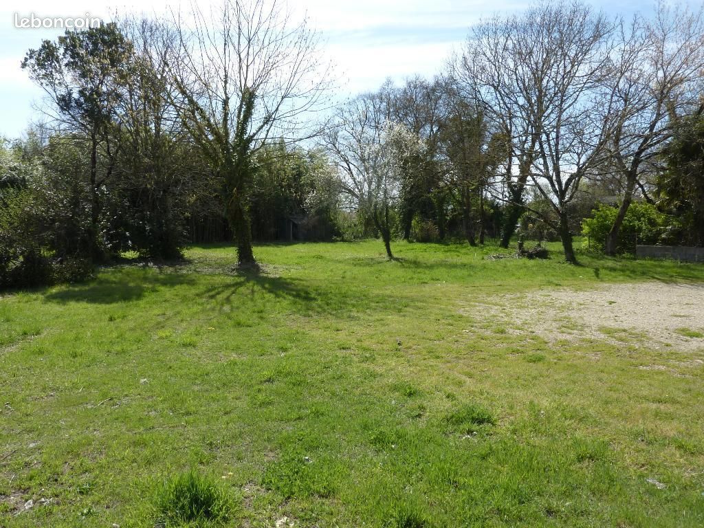 Terrain 600 m² · à Loupes · 600 m² · 115 000 €