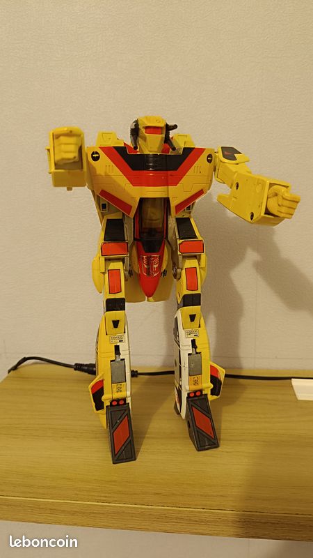 Hasbro} Transformers – Jetfire | TMNT: A Collection