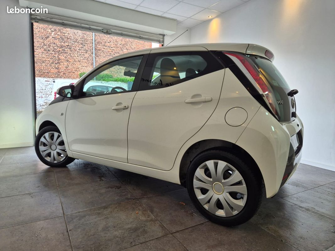TOYOTA AYGO II X-PLAY 1.0 VVT-I 69 cv *105241 kms* 5990 euros (image 2)