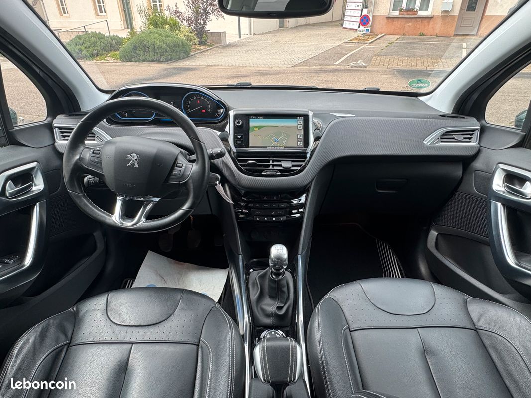 PEUGEOT 2008 1,6L e-HDi 115 ch Edition FELINE CROSSWAY / Sièges Cuir & Chauffants / Radar Av & Arr / Clim Auto / Ecran GPS / 1re MAIN & Carnet COMPLET (image 3)