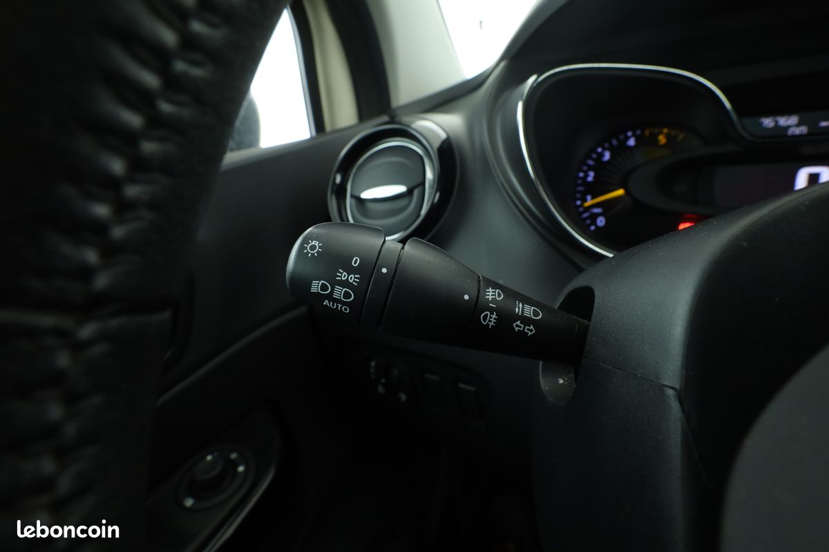 Renault Captur 1.5 dCi Intens Eco2 EDC 90 ch (image 26)