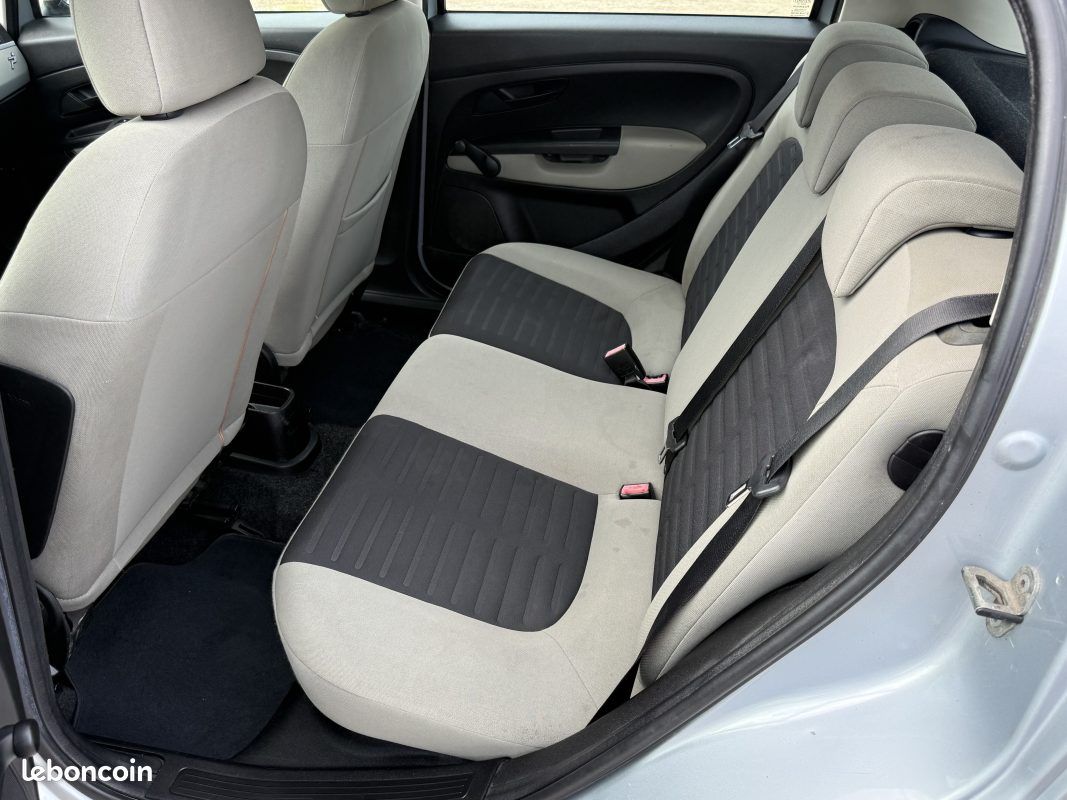 Fiat Grande Punto 1.3 MJT 75ch Active – Clim – Idéal Jeune Permis – Révisée & Garantie 6 mois (image 15)