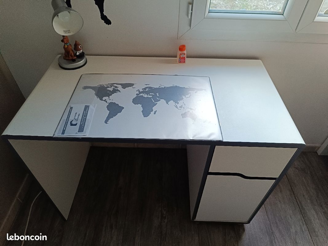 Bureau (image 2)