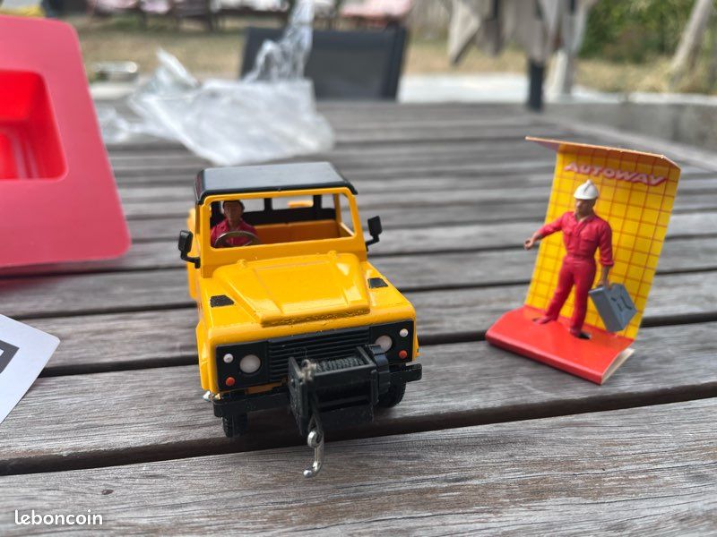 Britains Land Rover Defender Boueux 1/32 – Véhicule Miniature En Métal BRI43321 Voiture Tout Terrain Miniature Britains Land Rover Defender Boueux 1/32 – Véhicule Miniature En Métal BRI43321 Voiture Tout Terrain Miniature