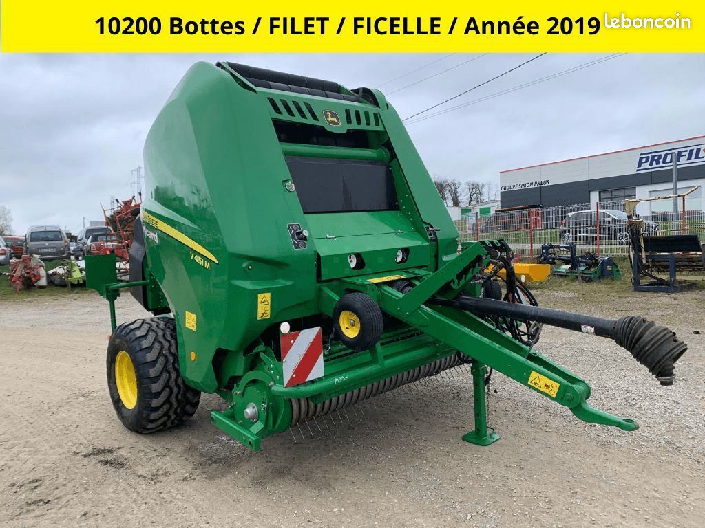 John Deere 451M (image 1)
