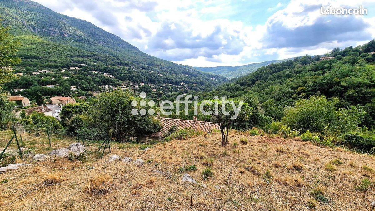 Terrain 3 057 m² Gourdon · 210 000 €