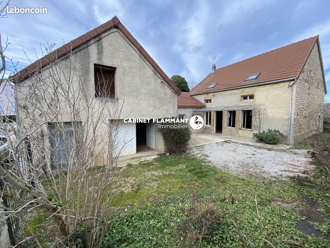 Maison 6 pièces 133 m² · à Grignon · 133 m² · 140 000 €