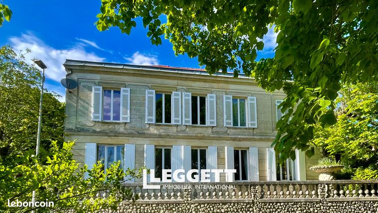 Maison 8 pièces 300 m²