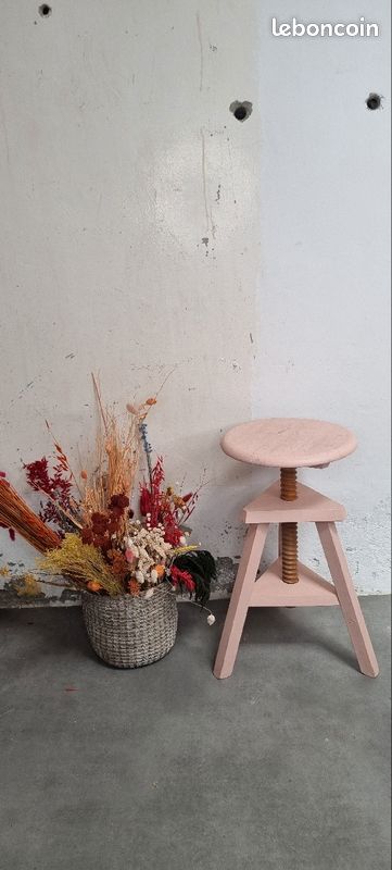 Tabouret d'architecte vintage en bois rose pâle (image 2)