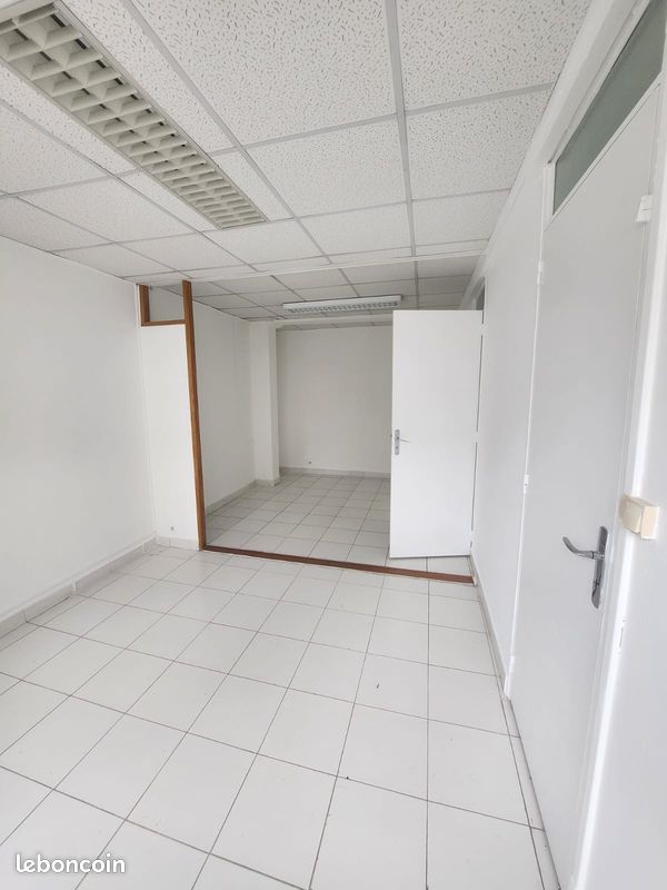Local 240 m² Pointe-à-Pitre (image 3)