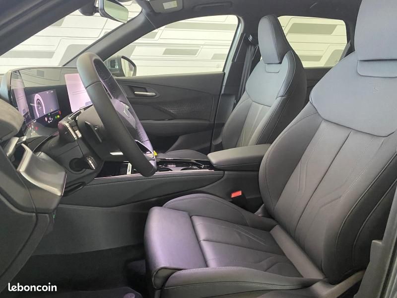 Audi Q3 1.5 e-hybrid 272ch S line S tronic 6 (image 14)