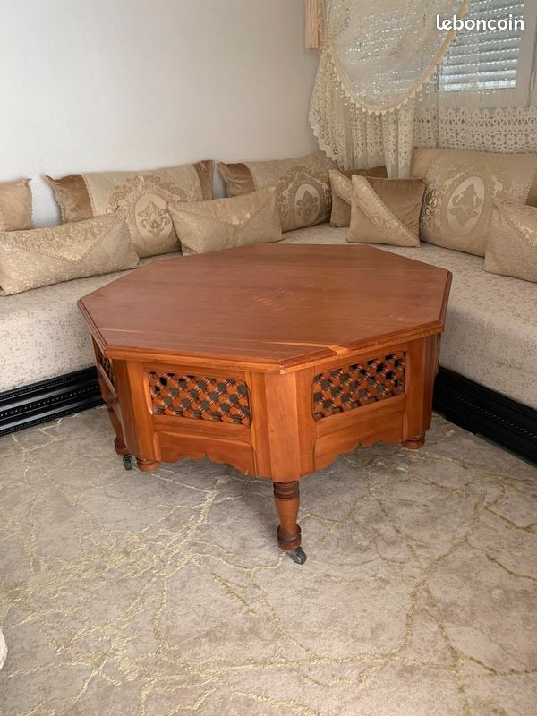 Table en bois (image 1)