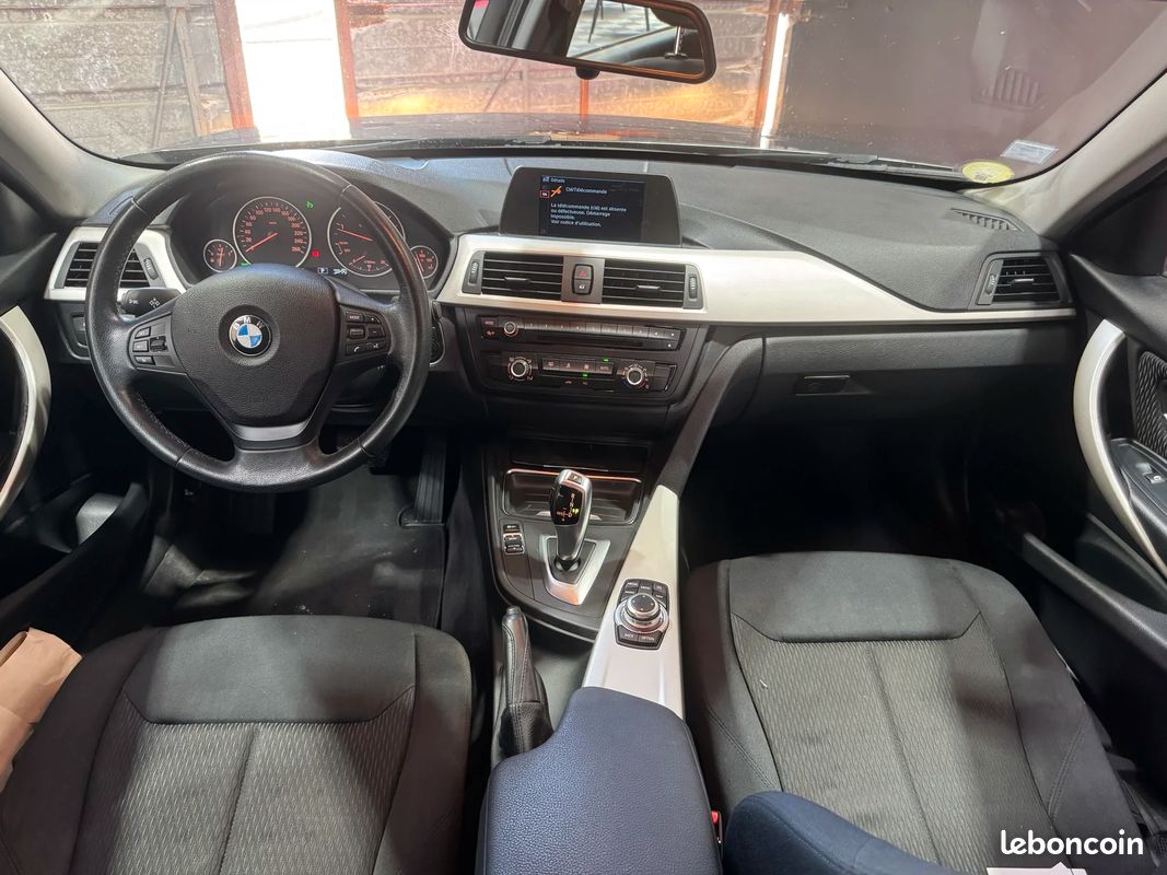BMW Serie 3 318d Business BVA / Hayon Électrique / Radar de Stationnement (image 28)